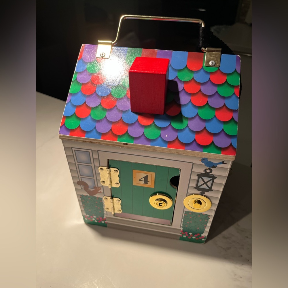 Melissa & doug wooden doorbell house. Ages 3+. - Picture 5 of 11